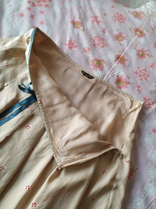 Falda de seda de Massimo Dutti. Talla 40