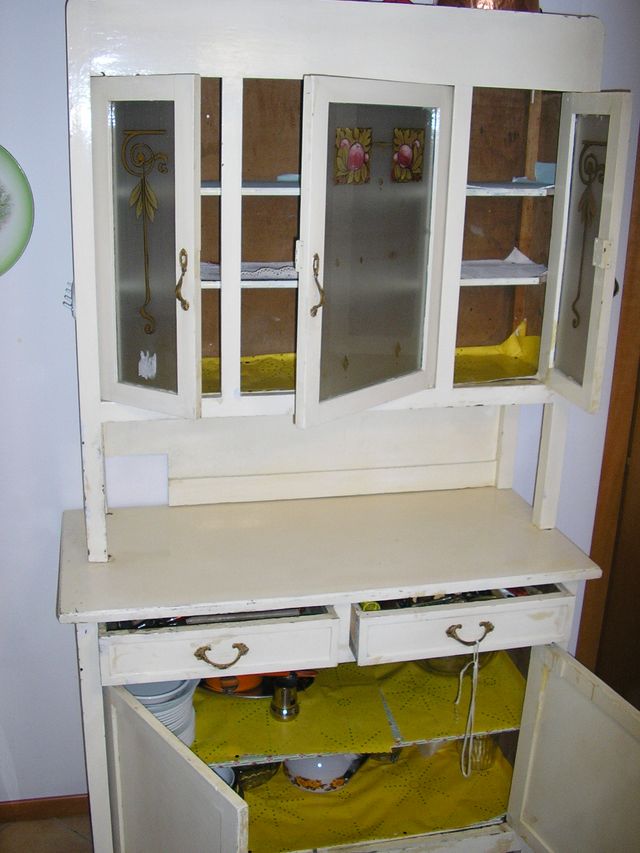 Vendo Vetrinetta e Credenza antica;