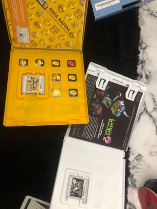 Nintendo 2DS con juegos y funda