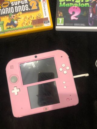 Nintendo 2DS con juegos y funda