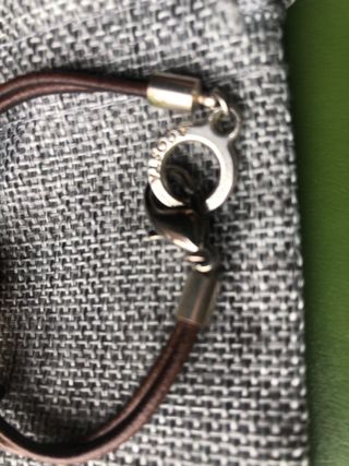 pulsera cuero con perla de Acosta