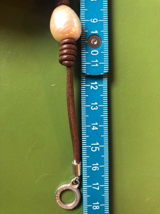 pulsera cuero con perla de Acosta