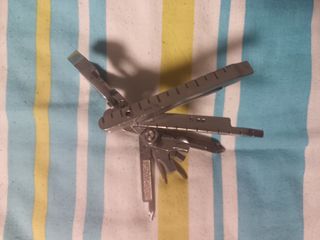 Multi herramienta compacta . 