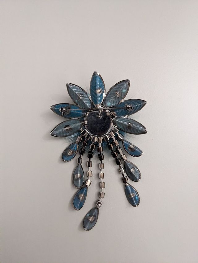 Spilla Elegante Azzurro Blu – Accessorio per Vesti