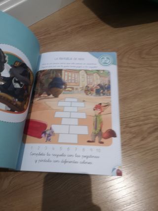 Vacaciones con Disney 5 años. 60 páginas.