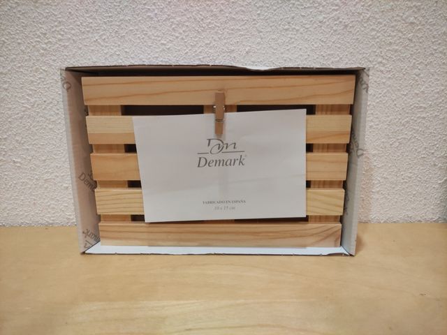 Marco de fotos de madera con forma de palé