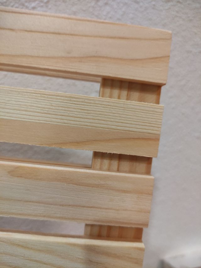 Marco de fotos de madera con forma de palé