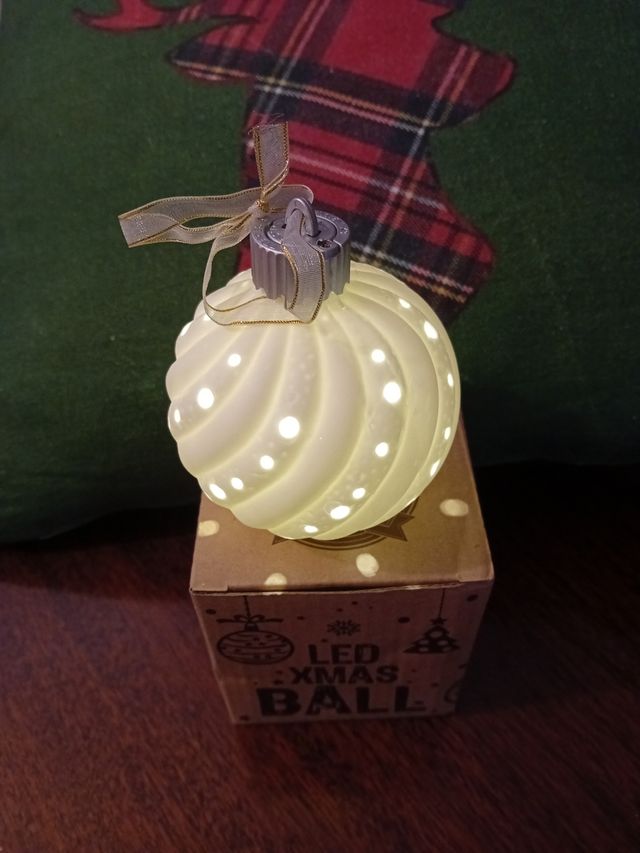 Pallina di natale in porcellana