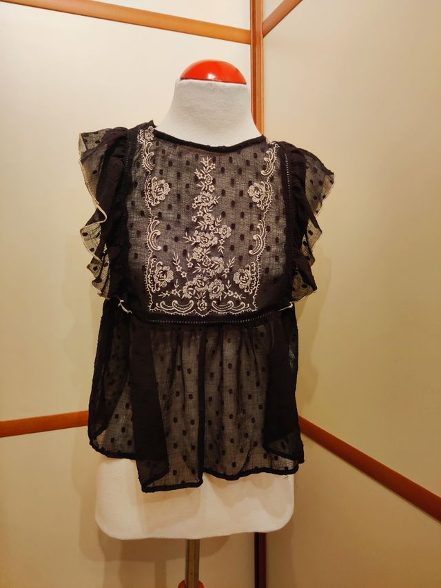 Camiseta encaje y transparencia stradivarius