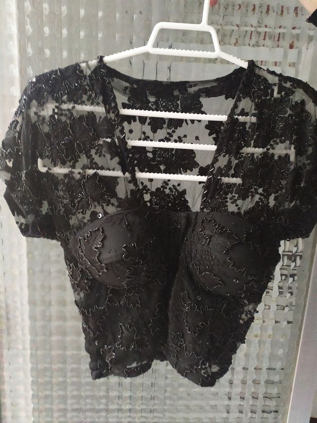 Corpiño negro entallado