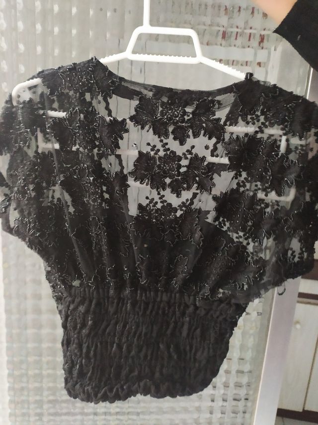 Corpiño negro entallado