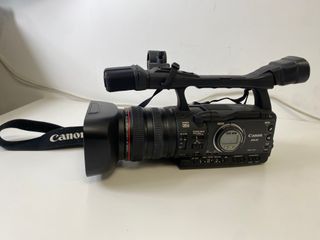 Cámara de video profesional compacta