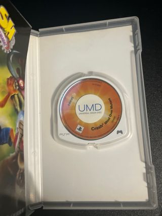 PSP juego Crash guerra al coco maniatico