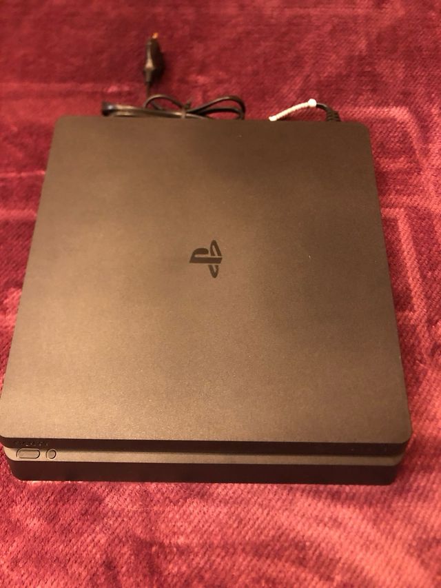 PS4 1TB + Red Dead Redemption 2