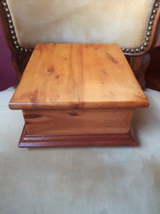 Caja de madera artesanal