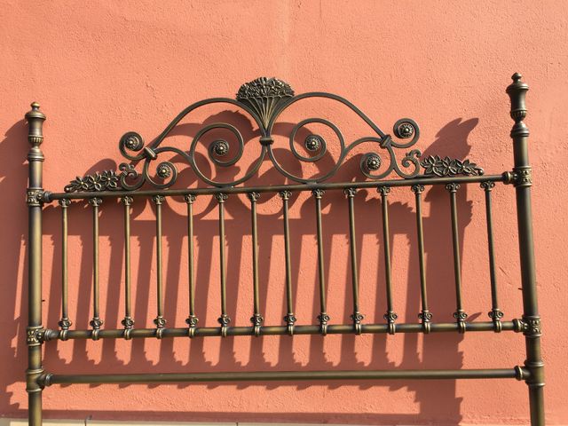 Cabecero de hierro y bronce