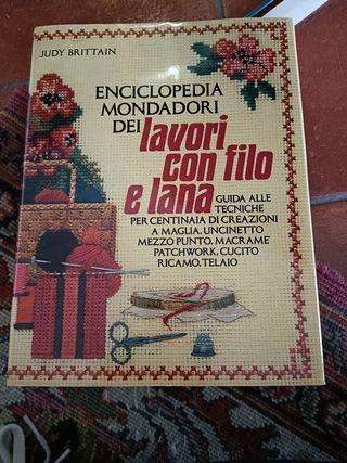 Libri cucito lana e ricamo