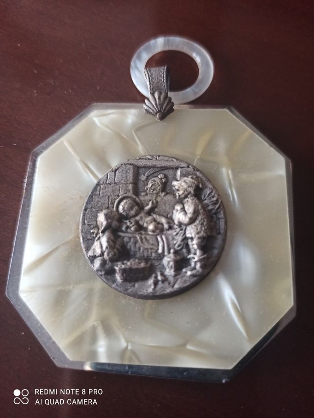 Medallón de plata y nacar