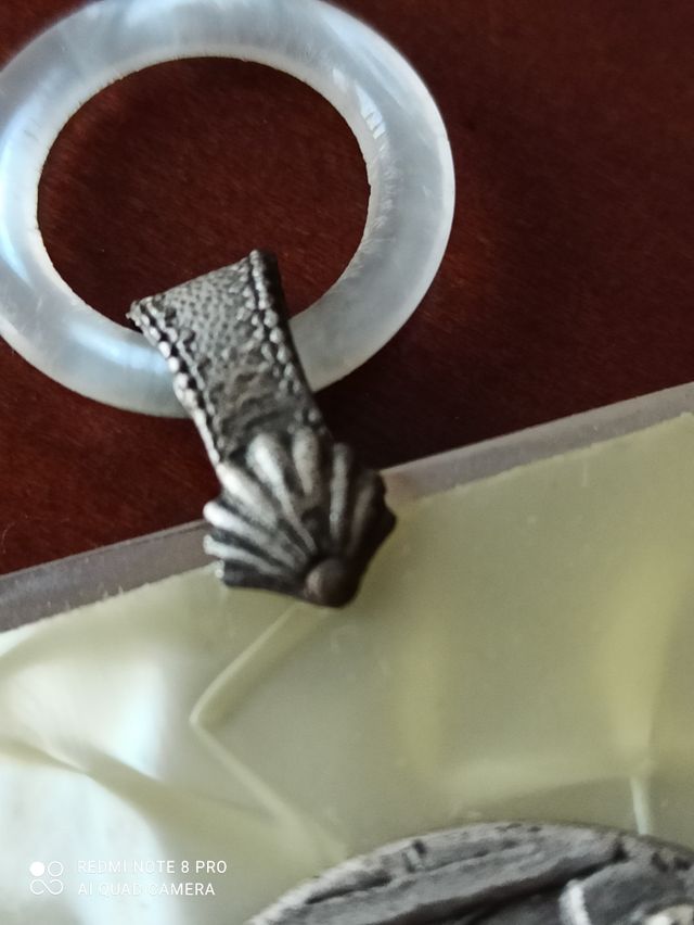 Medallón de plata y nacar