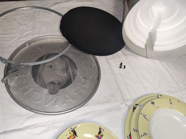 servito 1 persona piatti tazzine Marco Lodola