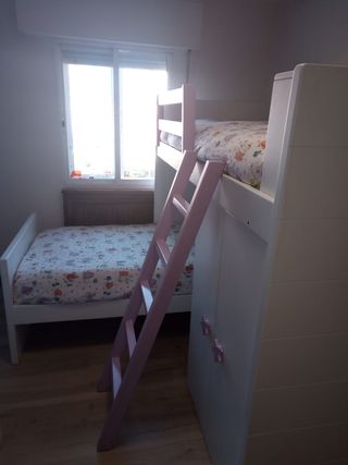 Litera en L con armario y baúl