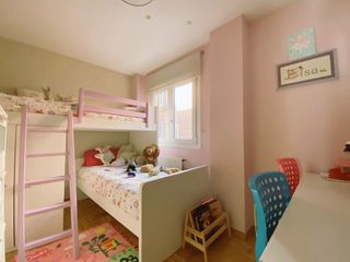 Litera en L con armario y baúl