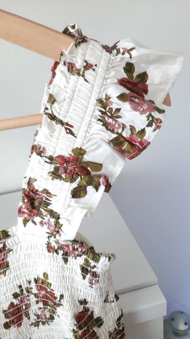 Vestido flores, fruncidos y volantes