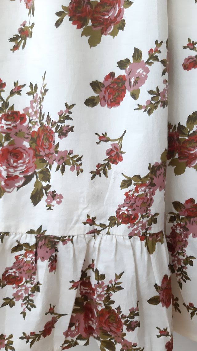 Vestido flores, fruncidos y volantes