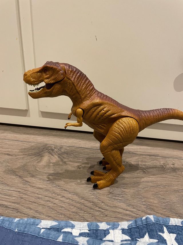 Dinosaurio con sonido y luz