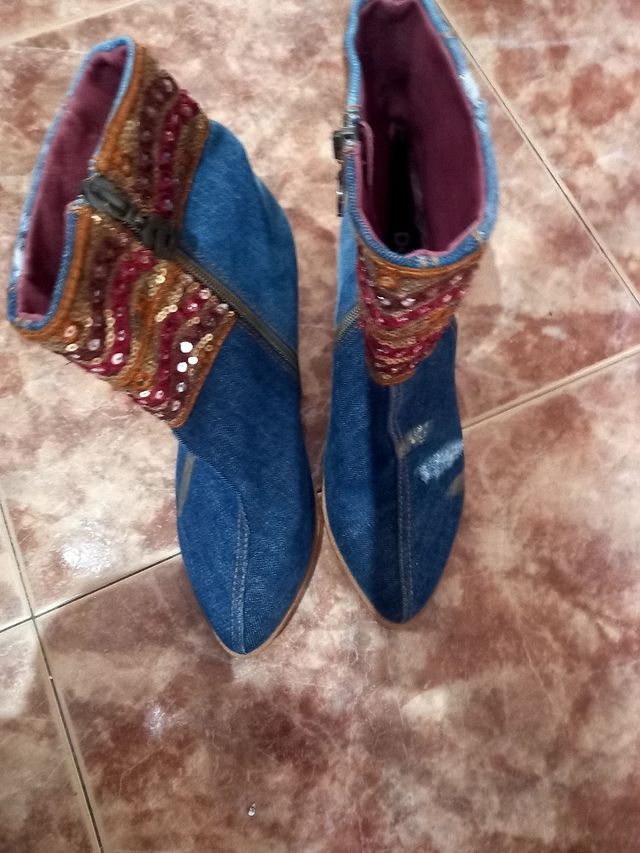 Botines Desigual t.36
