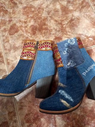 Botines Desigual t.36
