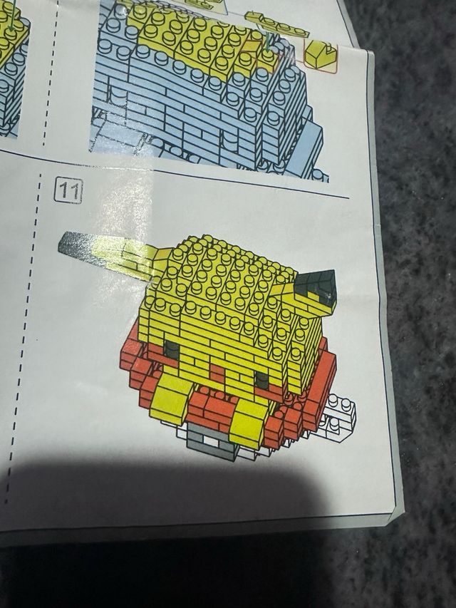 mini lego Pikachu