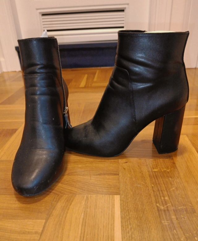 Botines negros tacón de Stradivarius