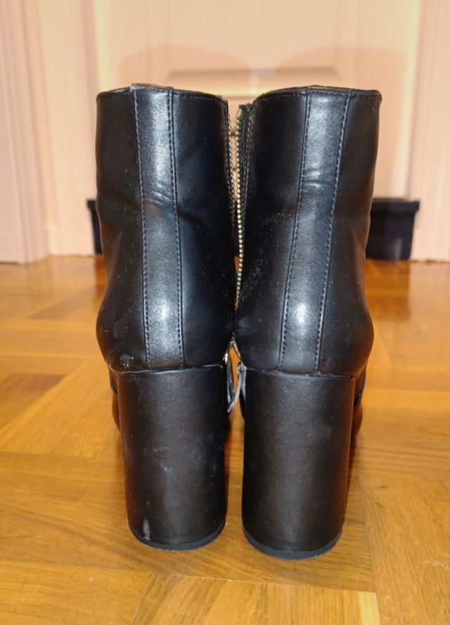 Botines negros tacón de Stradivarius