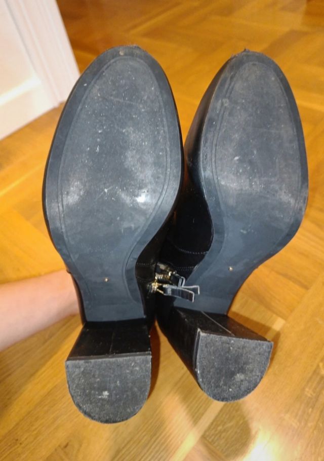 Botines negros tacón de Stradivarius