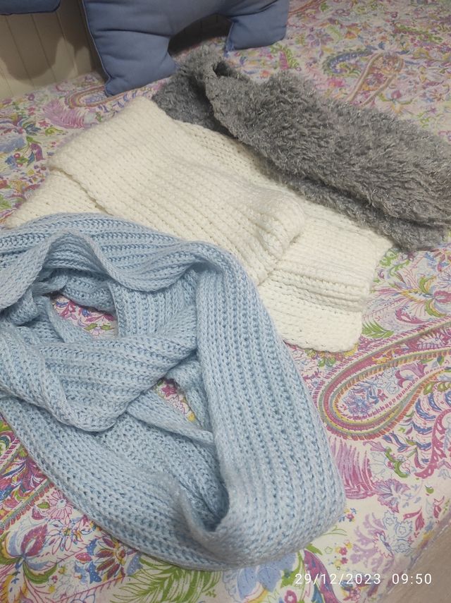 Lote de tres bufandas de lana