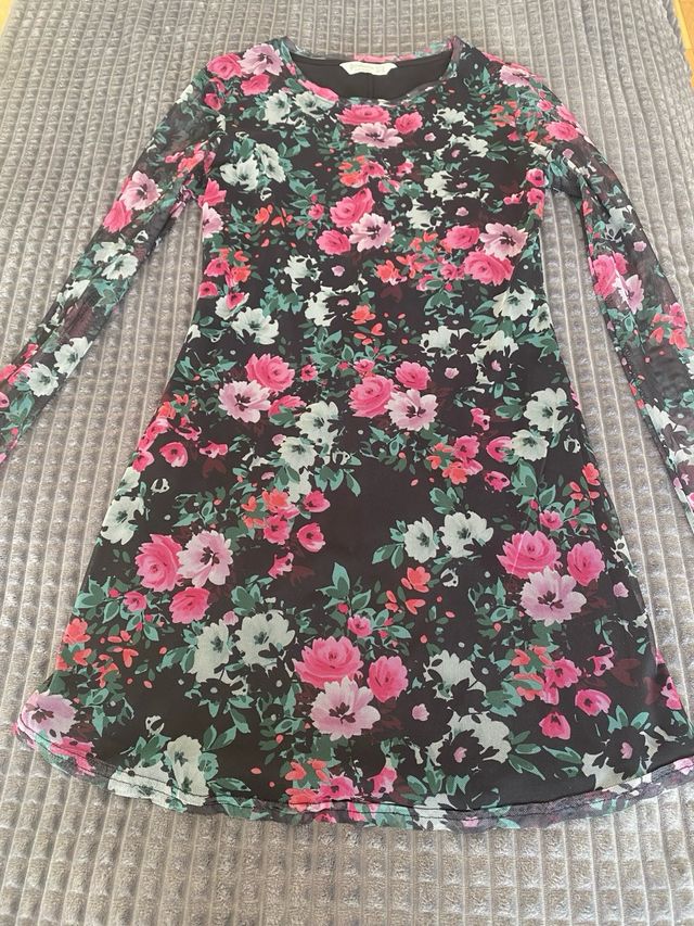 Vestido flores Stradivarius