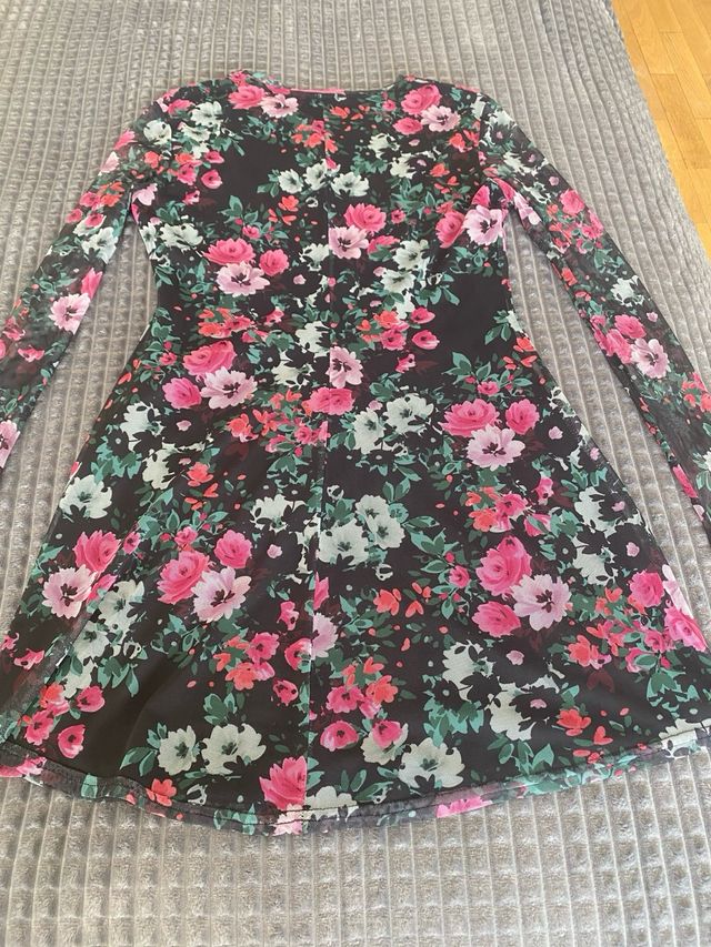 Vestido flores Stradivarius