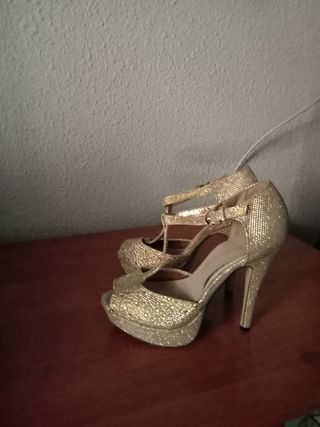 Sandalias doradas 