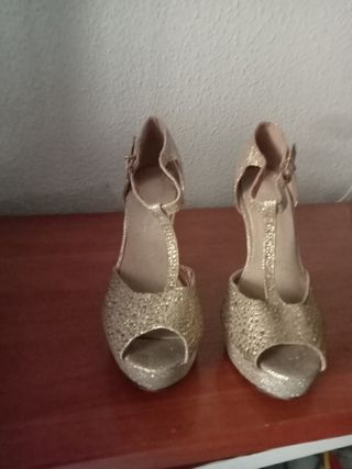Sandalias doradas 