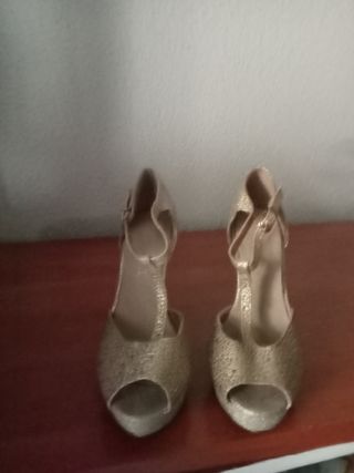Sandalias doradas 