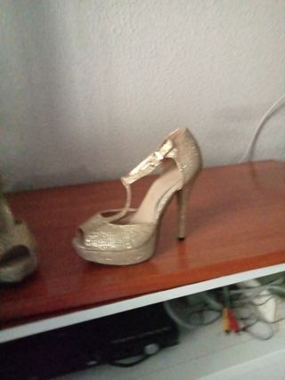 Sandalias doradas 
