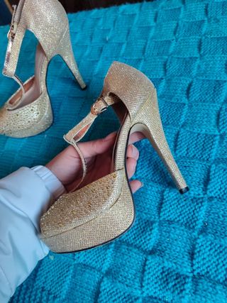 Sandalias doradas 