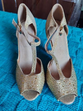 Sandalias doradas 