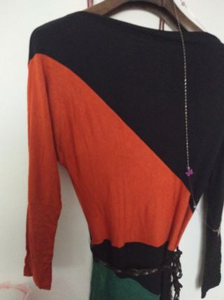 Preciosa camiseta tres colores con cinto