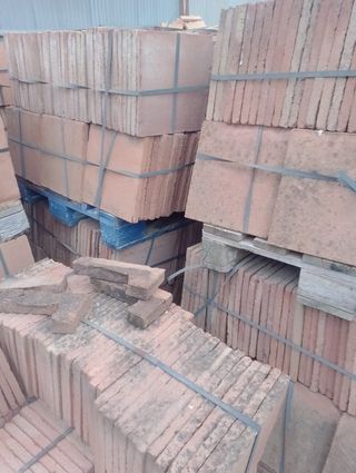 Losas de barro hechas a mano. Oferta.