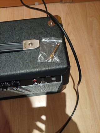 Amplificador para guitarra Frontman 15G