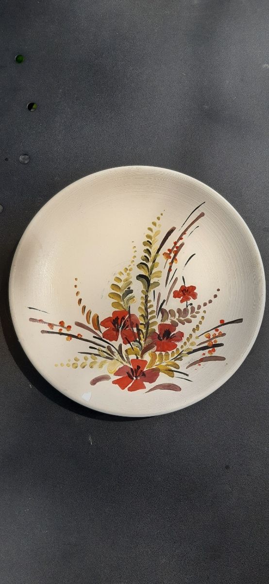 Piatto decorato a mano