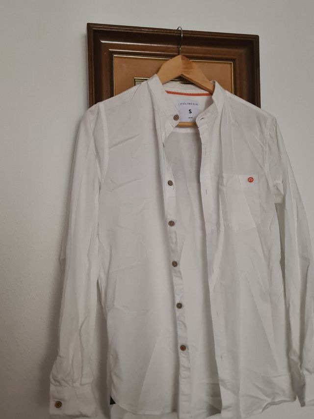 Camisa blanca Polinesia talla S. 6 euros