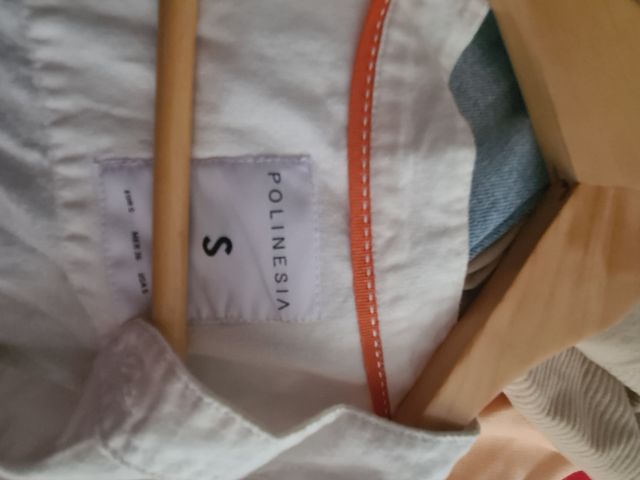 Camisa blanca Polinesia talla S. 6 euros